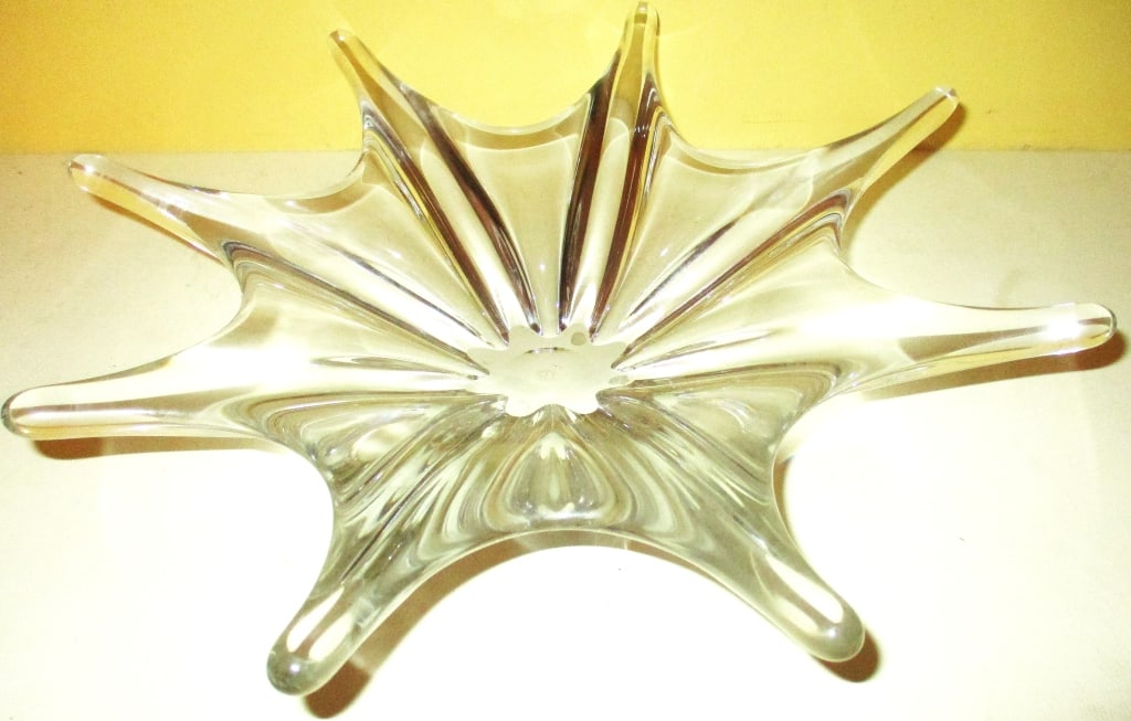 Baccarat Mid Century Art Glass Bowl: Lot Consists of a Mid Century Art Glass Splash Form Bowl by Baccarat. Its Approximate Size is 3.50" Inches Tall with an Approximate Diameter of 14" Inches. In Good Condition.