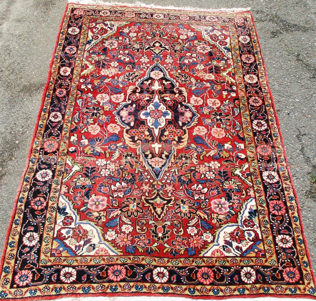 Sarouk Oriental Rug: Lot Consists of a Sarouk Oriental Rug Made in Persia/Iran. The Approximate Size is 5' Feet 2" Inches Long by 3' Feet 6" Inches Wide. It is Approximately Mid Century., 1950, In Very Good Condition