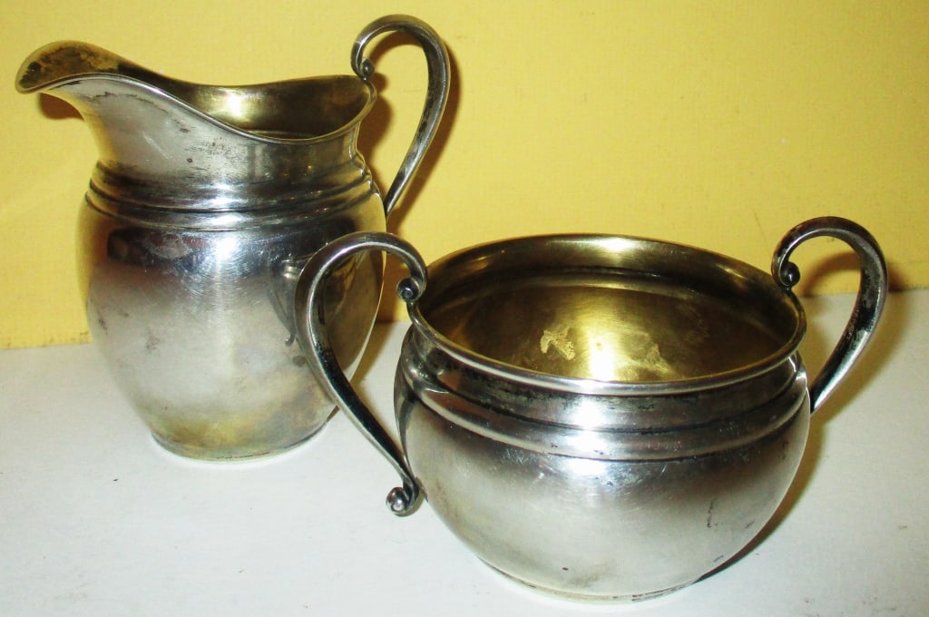 Sterling Sugar Bowl and Creamer: Lot Consists of a Sterling Creamer and Sugar Bowl. There is a Gold Wash inside Both. The Approximate Weight is 6.90 ozt. In Good Condition.