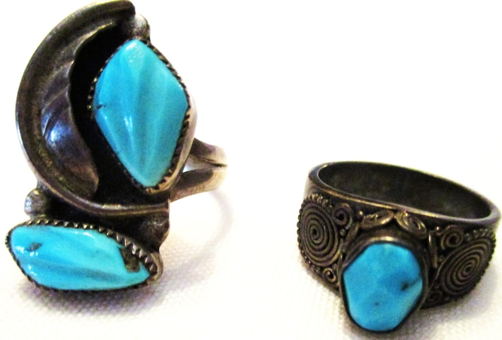 2 Southwest Navajo Sterling Rings Set w/Turquoise: Lot Consists of Two Southwest Navajo Silver Rings Set With Turquoise Stones. Approximate Size of Both is 6 1/2. Both are in Good Condition.