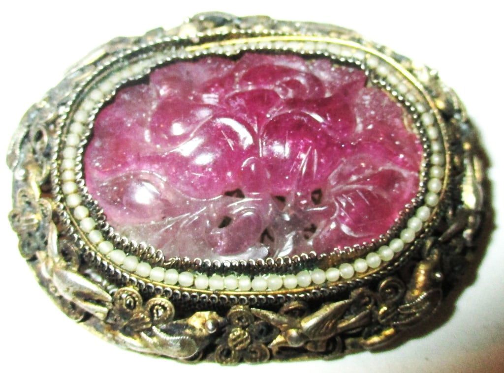 Silver Brooch Set With Rose Quartz: Lot Consist of a Victorian Silver Brooch With a Rose Quartz Stone, Carved With an Owl Bird Motif. The Silver Brooch has Small People All Around it. An Interesting Brooch. Fair to Good Condition.