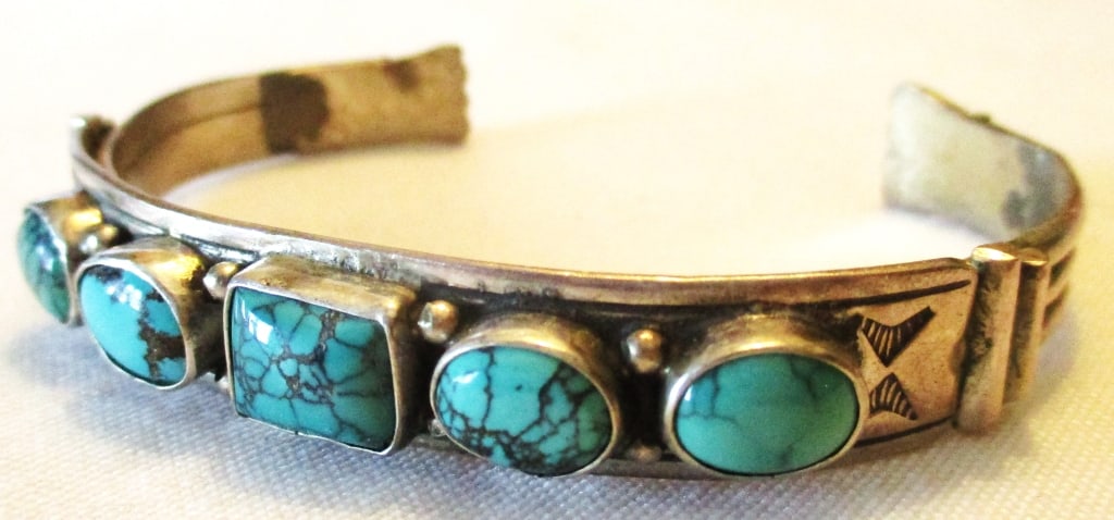 Southwest Navajo Sterling Bangle Set w/Turquoise: Lot Consists of a Southwest Navajo Sterling Bangle Set With 5 Turquoise Stones. Approximate Diameter is 2 1/2" Inches. The Approximately Total Weight is .9 ozt. In Good Condition.