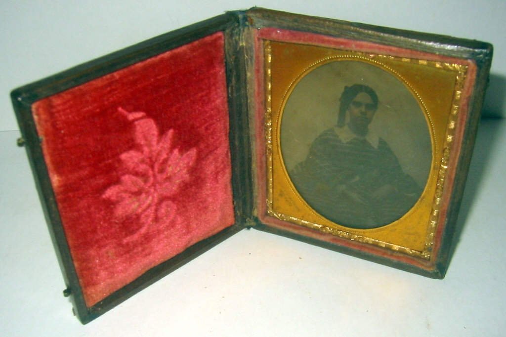 Ambrotype(?)/Daguerreotype Artist Signed: Ambrotype(?)/Daguerreotype signed E.S. Dunshee. Artist stamped in gilt mat. In a leather case, portrait of a young lady. Case in good condition, missing small hooks.