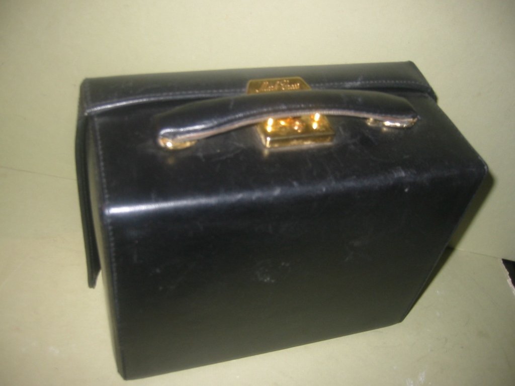 Mark Cross Lady's Handbag: Black leather Mark Cross lady's hand bag in good condition. Measures approx. 7" x 9" x 4".