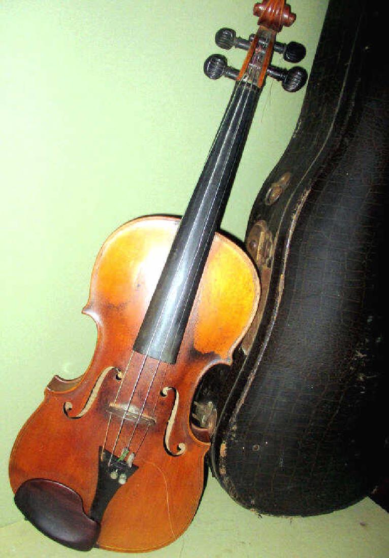 Old Violin with Case (1 of 3)
