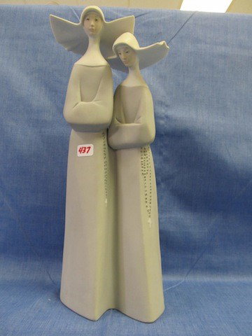 Lladro 2 Nuns figure: Lladro 2 Nuns figure