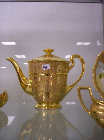 Pickard gold encrusted teapot: Pickard gold encrusted teapot