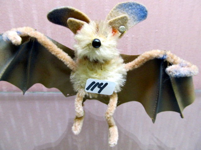 RARE Steiff 4" Bat with Silver Raised Button. A re: RARE Steiff 4" Bat with Silver Raised Button. A real cutie! Not often seen for sale. "Eric the Bat"