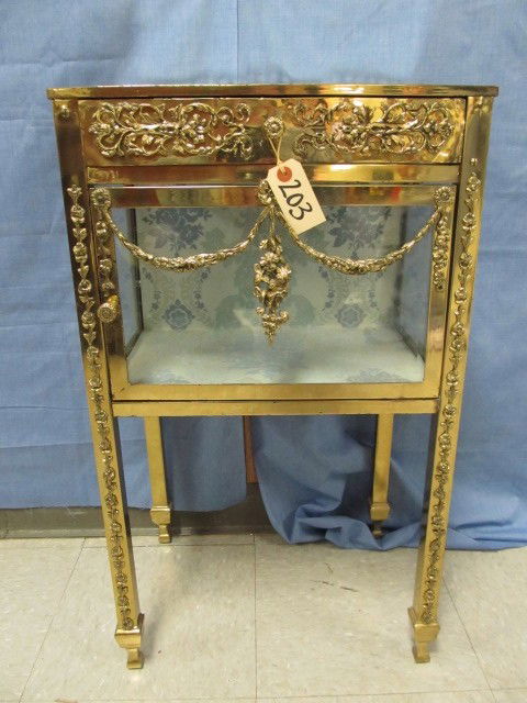 Beautiful brass ornate display case with top drawe: Beautiful brass ornate display case with top drawer. Lots of work on this beauty. 29X16.