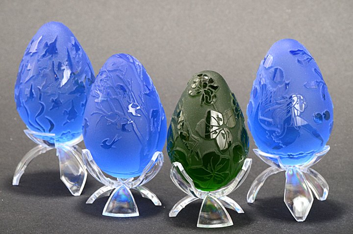 "Solid Color Eggs" 4-3" eggs. Green & blue.: "Solid Color Eggs" 4-3" eggs. Green & blue.