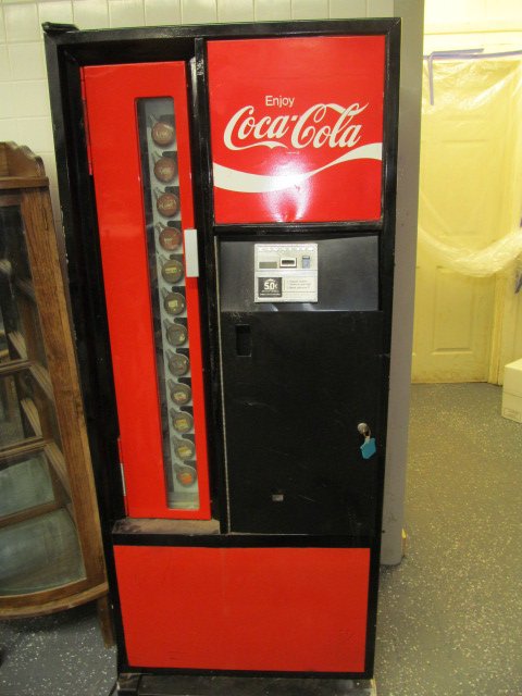 Vintage Working Nice Coca Cola Machine ~ Takes Bottles: Vintage Working Nice Coca Cola Machine ~ Takes Bottles ~ Have Key ~ Stays Really Cold
