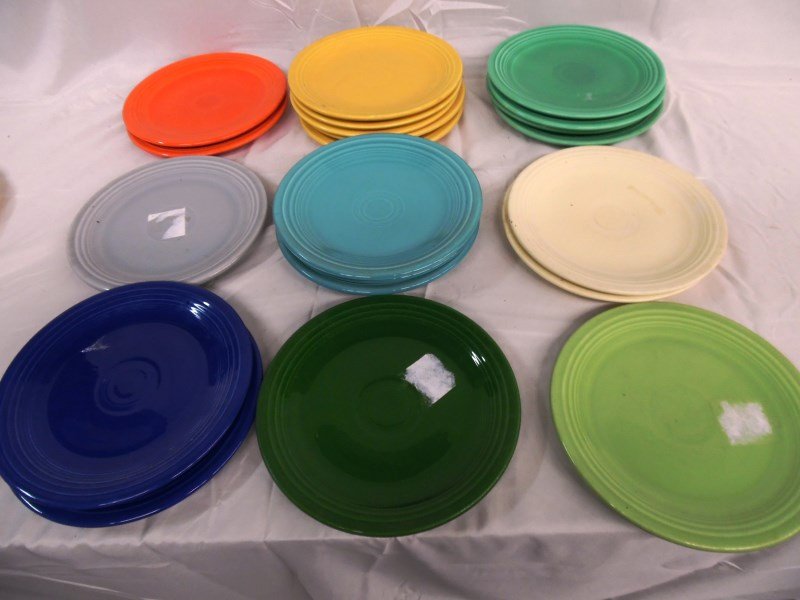 Lot of 21 Vintage Fiesta Ware 7 1/2" Plates: Lot of 21 Vintage Fiesta Ware 7 1/2" Plates