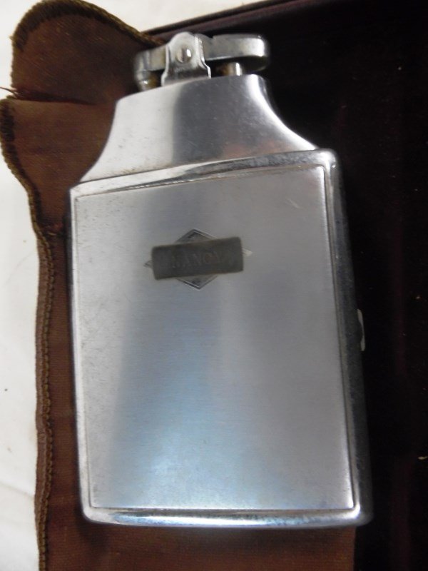 Vintage Cigarette Case w/Built In Lighter (1 of 2)