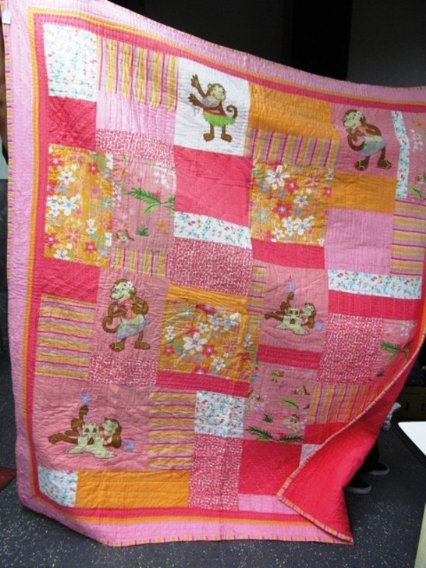 QUILT (H) PINK DANCING MONKEYS (1 of 3)
