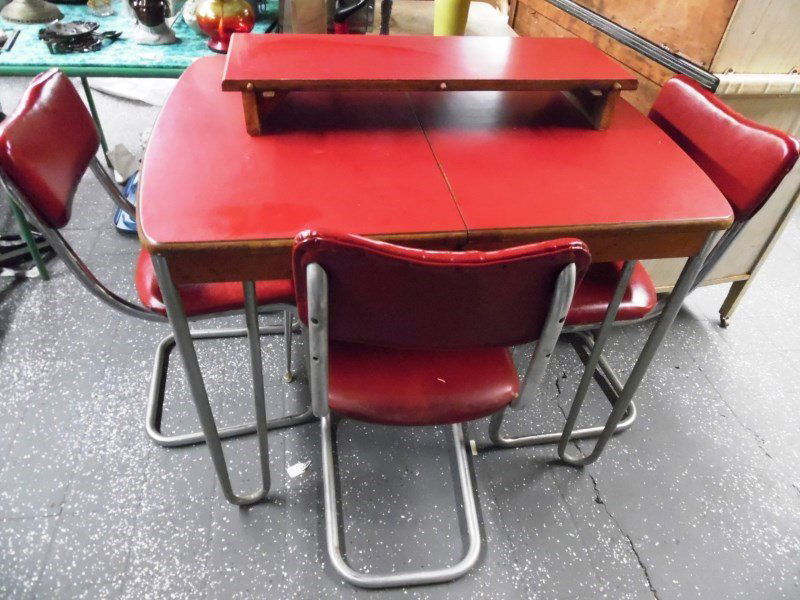 Vintage Red Metal Framed Table w/3 Chairs & Leaf (1 of 5)