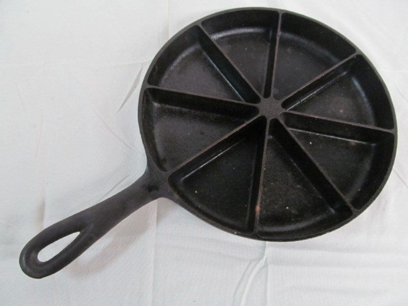 Vintage Cast Iron Corn Bread Skillet Pre-Divided (1 of 5)
