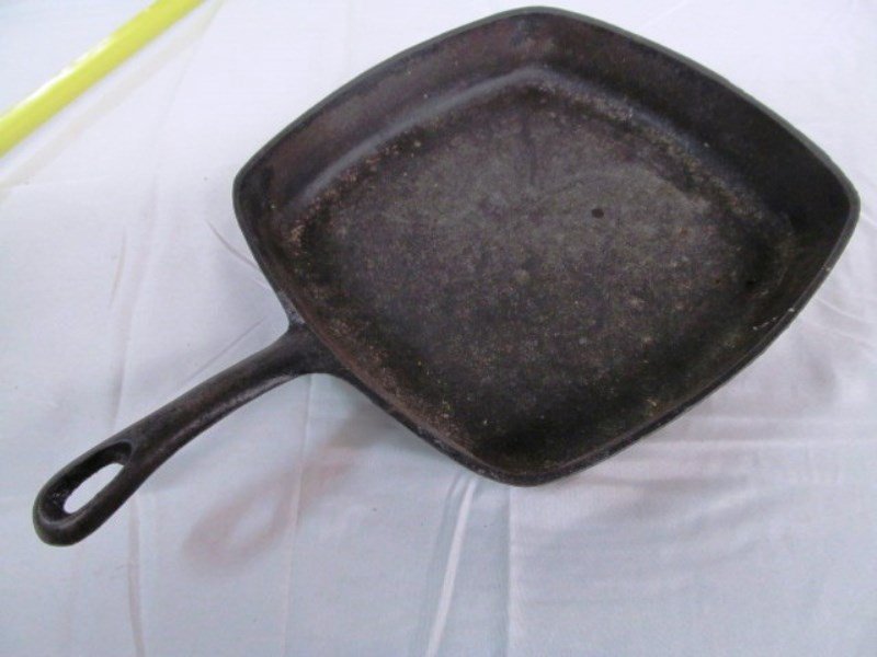 Vintage Cast Iron Square Skillet (1 of 6)