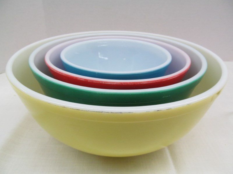 Vintage Set of Multi Colored Pyrex Mixing Bowls ~ 4: Vintage Set of Multi Colored Pyrex Mixing Bowls ~ 4 Colors