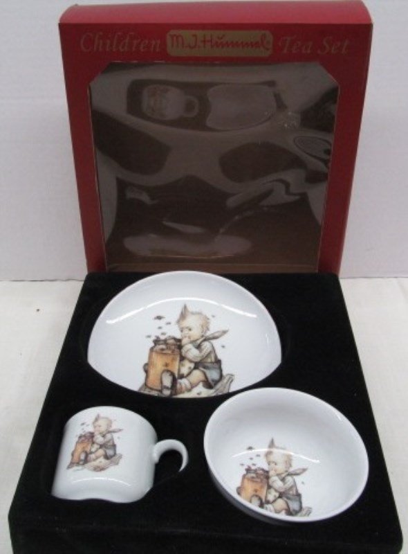 Boxed Children M.J. Hummel Tea Set (1 of 9)