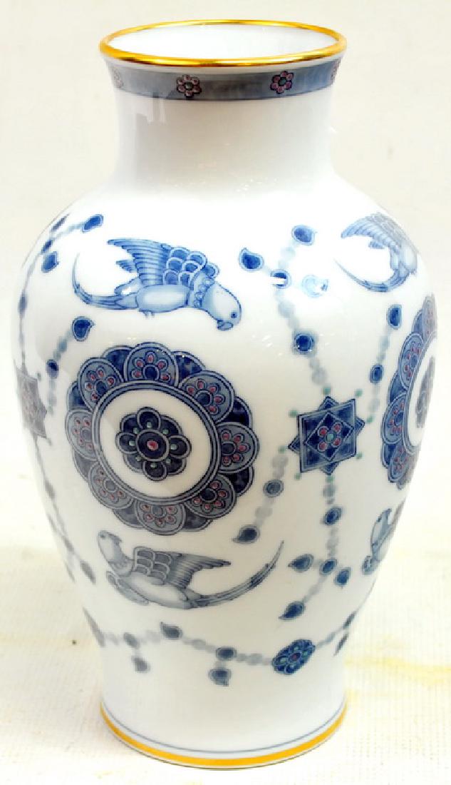 11" Noritake Vase Okura China: Gold Rim, Bird decoration