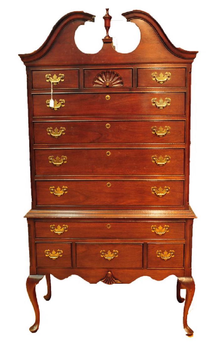 1 Mahogany Hickory Company Highboy: By Hickory Chair Company. Consisting Of 5 Small Draws, 5 Large Draws And 1 Medium Draw. 77" X 40" X 19" . Beautiful Condition.