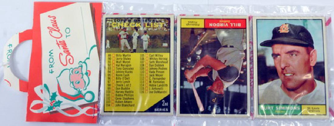 1961 Topps Baseball Christmas Rack Pack (1 of 2)