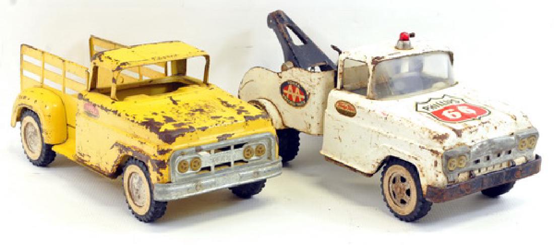 Vintage Tonka Trucks yellow flatbed: Philips 66 White Wrecker, Two dump hydraulics.