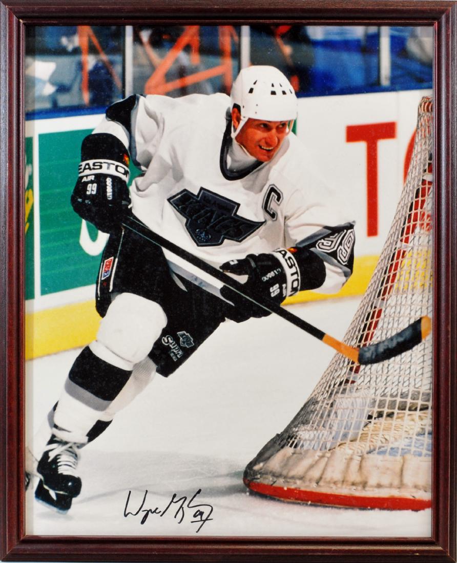 Wayne Gretzky Signed Large Size Photo (1 of 2)
