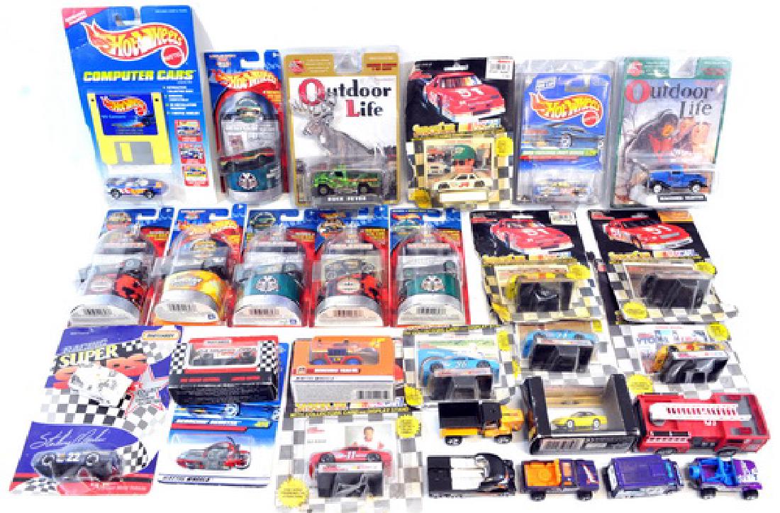 30 Hot Wheels, Micro Machines, Outdoor Life