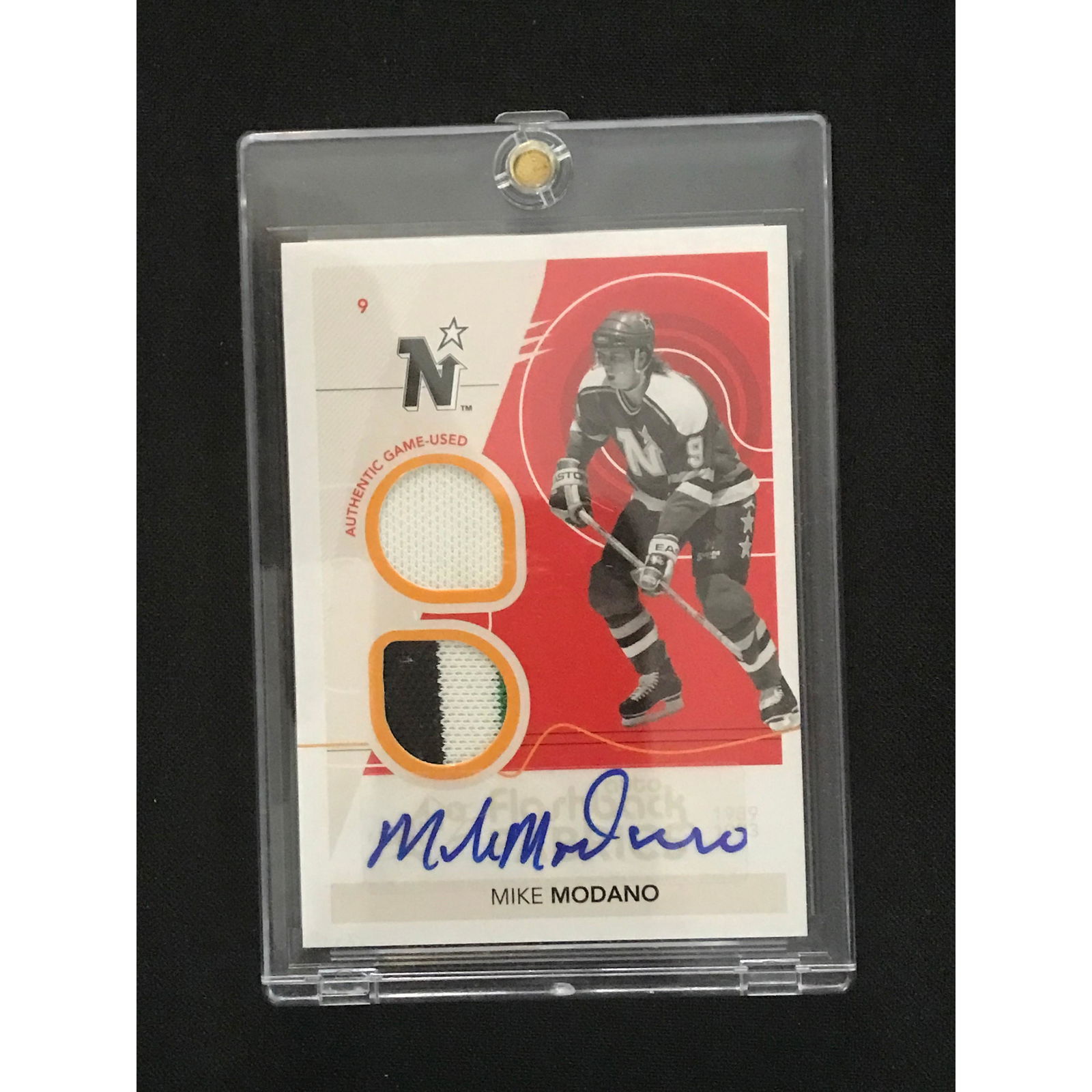 2011 Ud Mike Modano Auto Jersey Card (1 of 2)