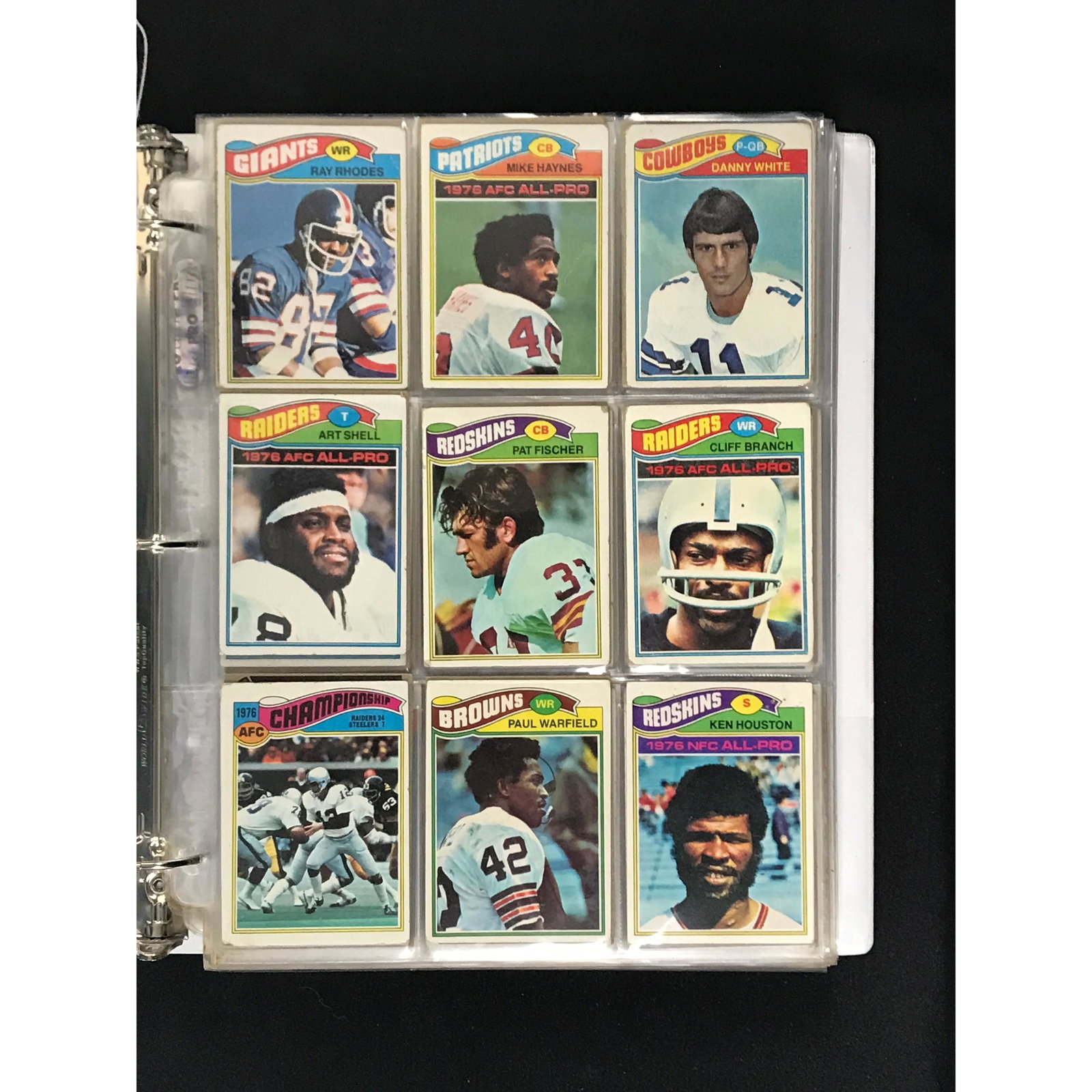 483 1977 Topps Football Cards (1 of 15)