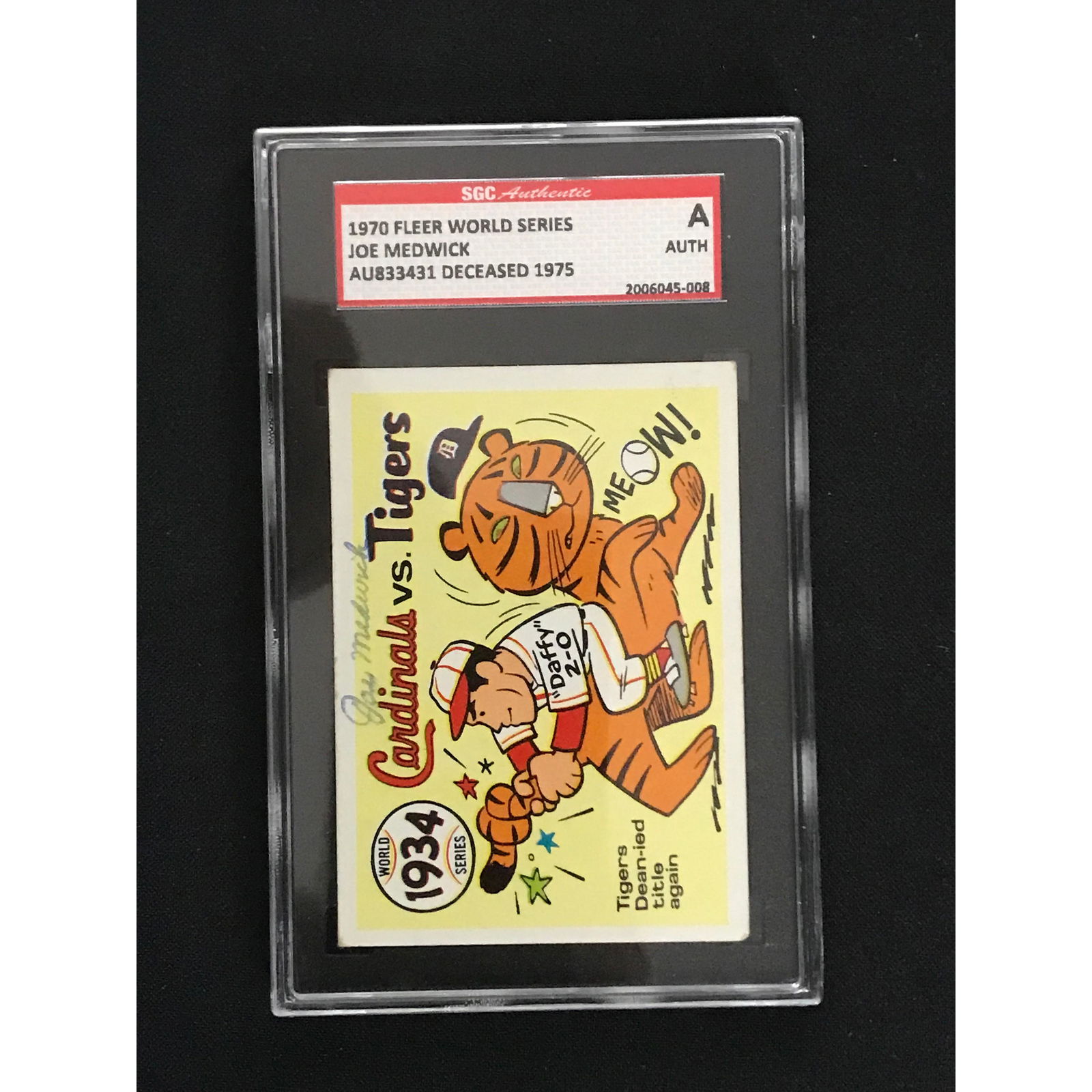 1970 Fleer Joe Medwick Auto Card Sgc A (1 of 2)