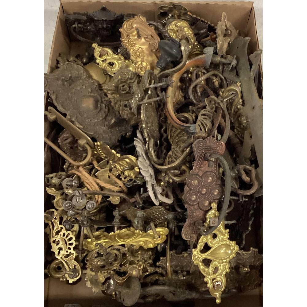 Lot of Victorian Decorated Hardware: Lot of Victorian Decorated Hardware