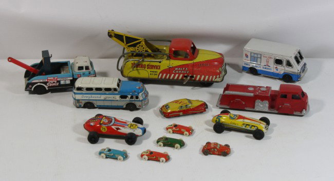Thirteen tin toys including Walts Garage Tow truck : Thirteen tin toys including Walts Garage Tow truck etc.