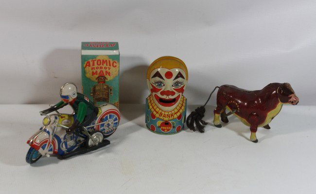 5 tin toys, bull, atomic robot, mc and etc.: 5 tin toys, bull, atomic robot, mc and etc.