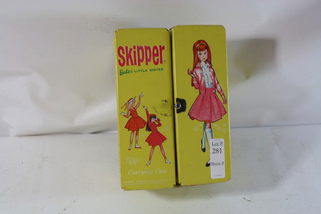 Skipper Barbie clothes carrying case: Skipper Barbie clothes carrying case