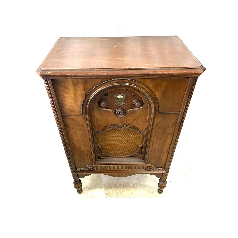 Vintage Atwater Kent Floor Model Radio (1 of 4)