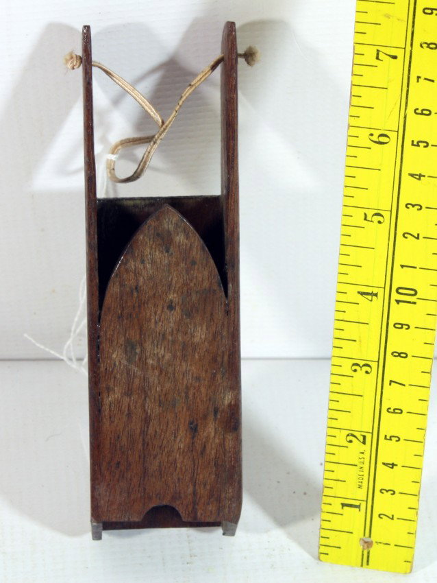 Canterbury Shaker Wallbox with original label: Canterbury Shaker Wallbox with original label 6.5'' Sled Shaped Wall Pocket w/ 'The Shakers, East Canterbury, New Hampshire' Label on back ... little sweetheart