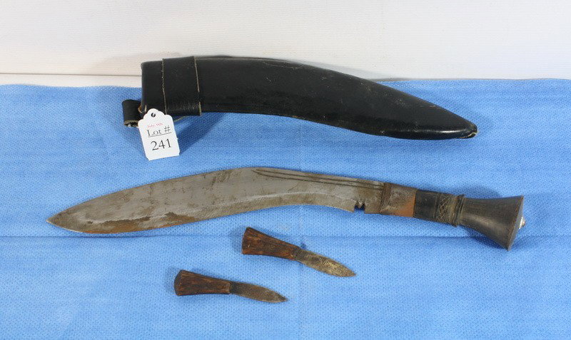 Arabian knife in leather case with 2 mini knives i: Arabian knife in leather case with 2 mini knives in pocket
