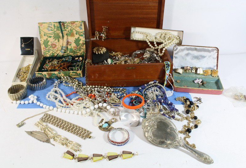 Costume jewelry lot with beads, cameos, bracelets,: Costume jewelry lot with beads, cameos, bracelets, pearls and more