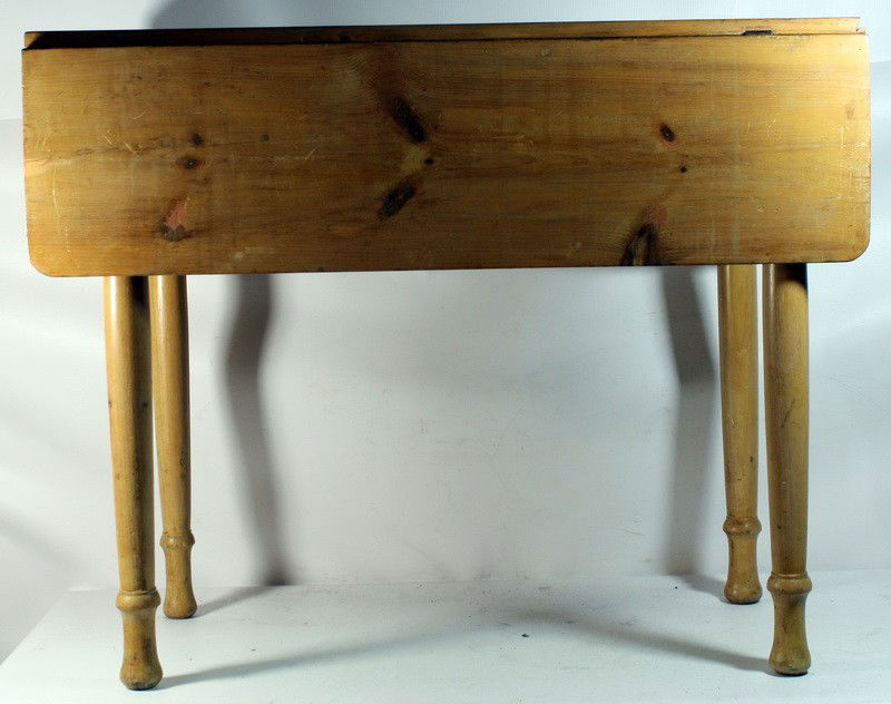 Pine drop leaf table: Pine drop leaf table