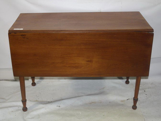 Pine drop leaf table: Pine drop leaf table