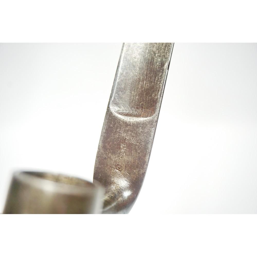 American Civil War Model 1853 Enfield Bayonet: Along With The Us 1855 Bayonet This Bayonet Was The Most Used In The American Civil War. This Bayonet Shows An 18 Inch Blade With Nice Patina.the Locking Ring And Socket Show A Small Crack. He Blade H