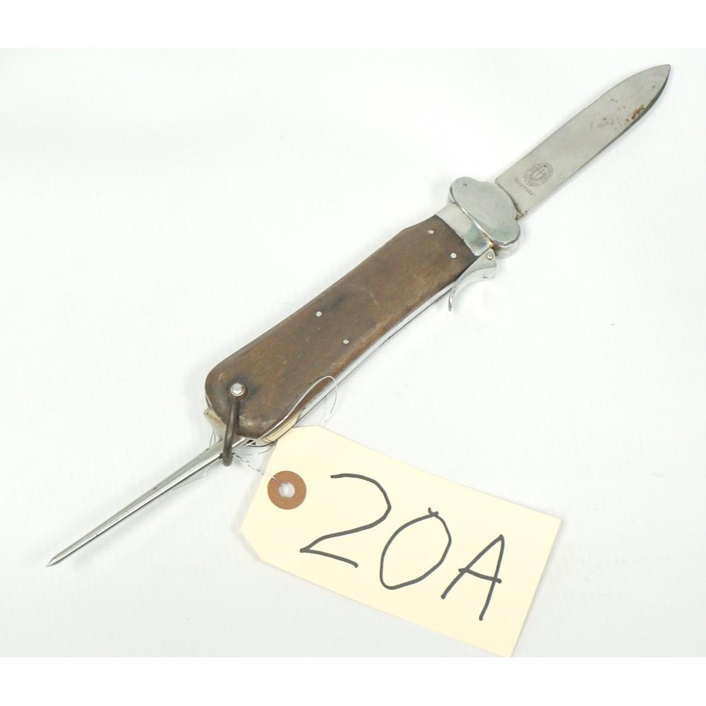 German Paratroopers (fallschirmjäger)gravity Knife: Officially Known As The Fliegerkappmesser (fliers Folding Knife) These Were Designed As A General Purpose Survival/ Utility Knife For Pilots, Air Crew And Paratroopers. This Origonal Knife Is Marked P