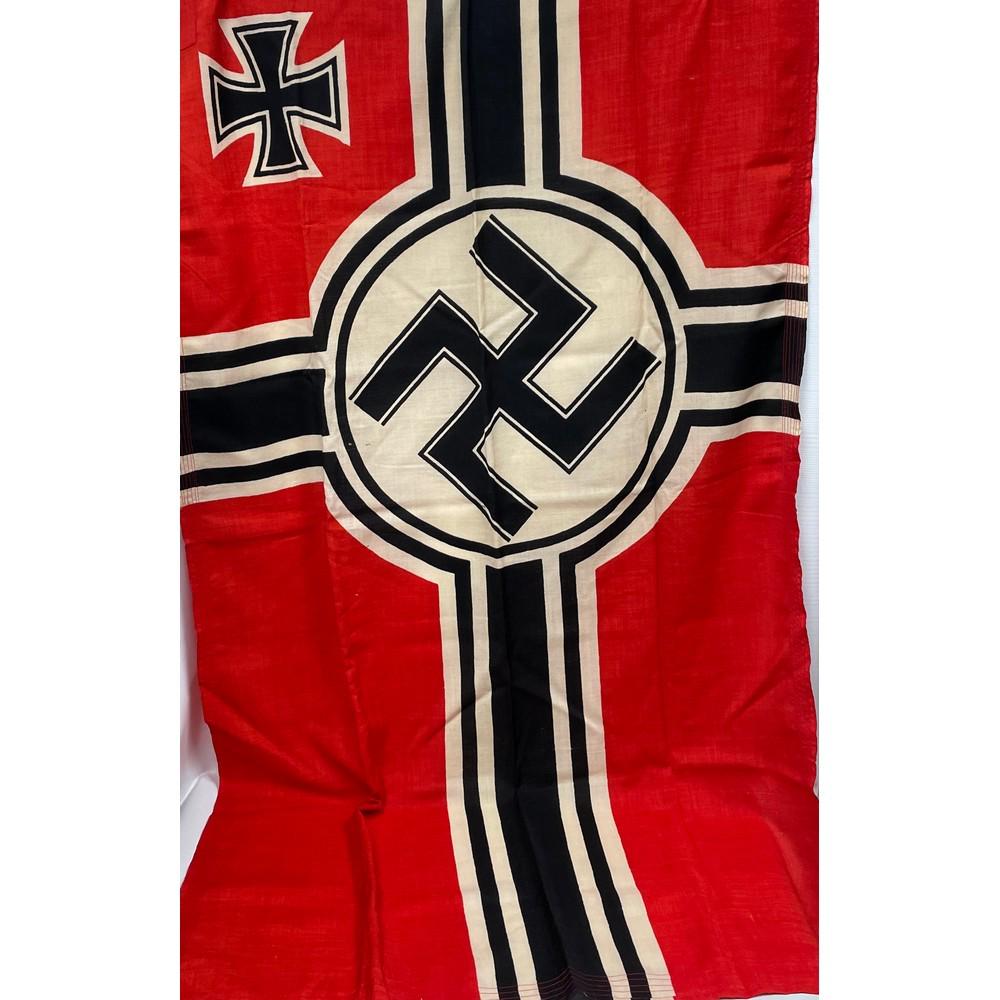 German 1938-1945 War Insignia: The German Navy (kriegsmarine) Adopted It As Its War Ensign (the National Flag Serving As Jack). This Flag Is Marked Reichskriegsflg.100/170 Berliner Fahneniabrik Geile & Co Berlin On The Staff. Measu
