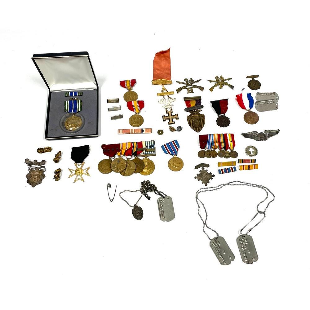 Collection Of Ww Ii And 1880s Awards And Medals: This Lot Includes Ww Ii Dog Tags Belonging To William T. Christy. It Appears That Some Of His Service Medals And Ribbons Are Also In This Collection. Also Included 1880s Infantry Hat Badges And Two Aw
