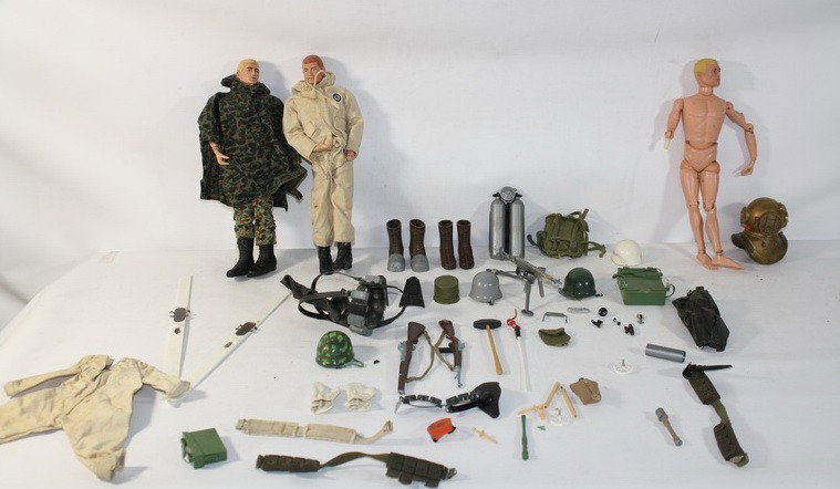 GI Joe lot with 3 1960's Figures and all the acces: GI Joe lot with 3 1960's Figures and all the accessories