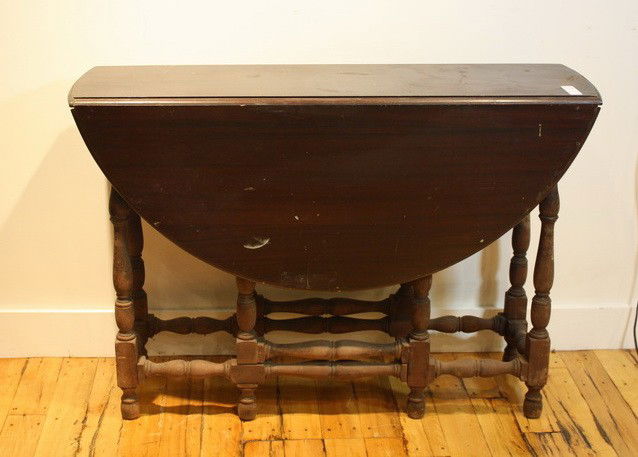 Gateleg drop leaf table: Gateleg drop leaf table
