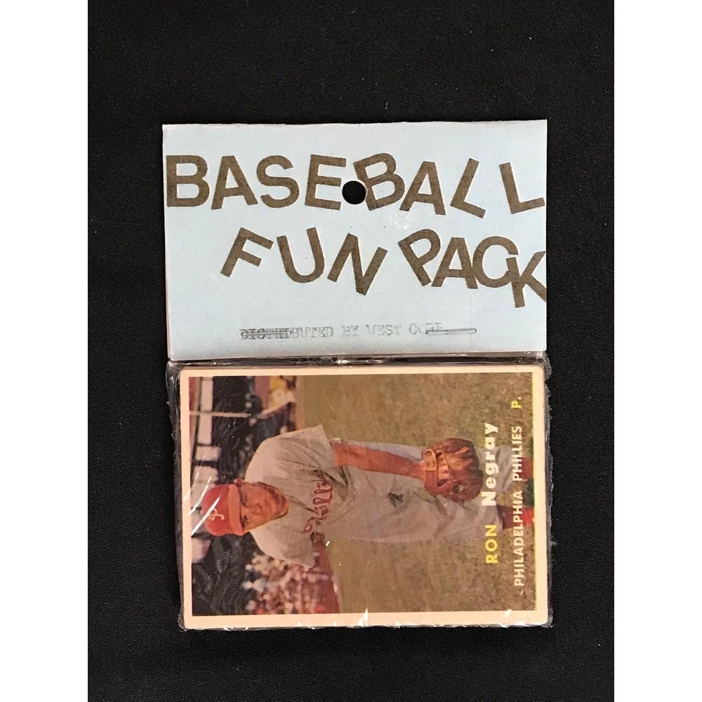1957 Topps Baseball Cello Fun Pack Sealed (1 of 2)