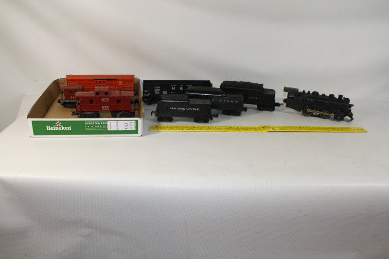 Lionel train lot with engine #400, passenger cars,: Lionel train lot with engine #400, passenger cars, coal cars and flatbed, 8 pc. Lot